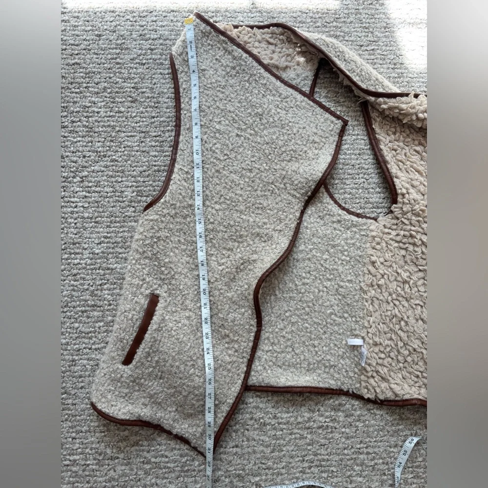 Love Tree Women's Acrylic Wool Faux Leather Trim Cream Sherpa Boho Vest Small - Picture 10 of 10